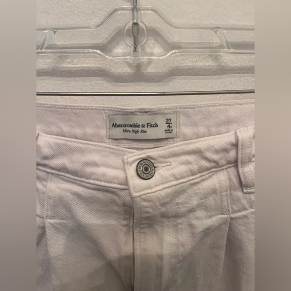 Abercrombie & Fitch Ultra High Rise Size 27/4S in White - Picture 3 of 5